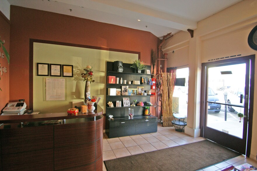 More Photos Of 1319-1325 Howard Ave, Burlingame Storefront Retail Residential For Lease