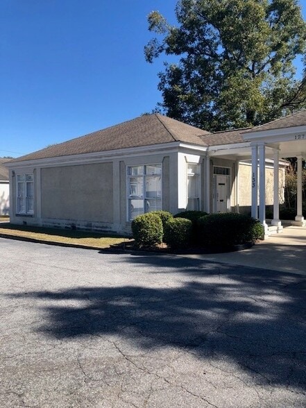Primary Photo Of 133 Lamar St, Macon-Bibb Medical For Sale