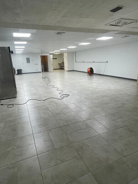 More Photos Of 8864 State Highway 180 Hwy, Gulf Shores General Retail For Lease