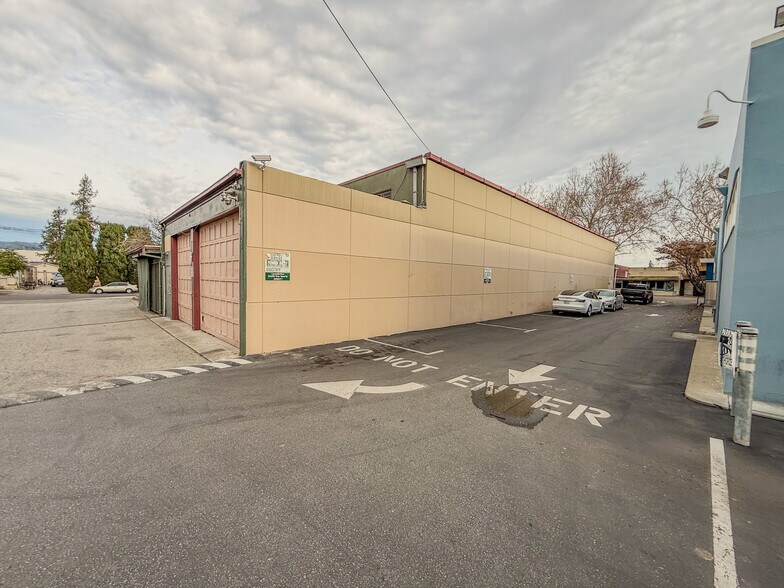 More Photos Of 995 E Santa Clara St, San Jose Storefront For Lease