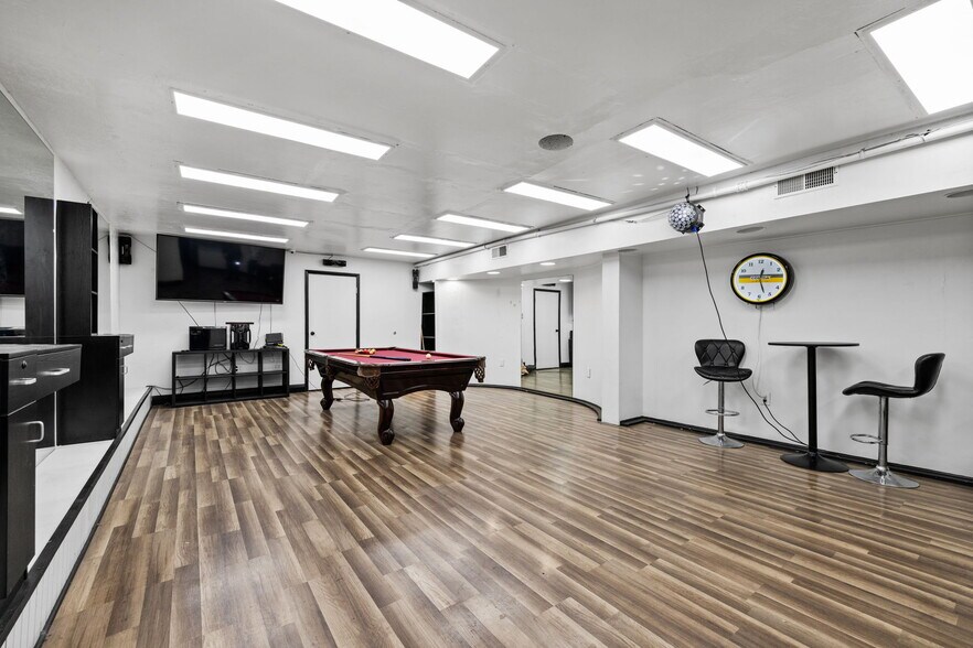 More Photos Of 923 K St, Sacramento Storefront For Lease