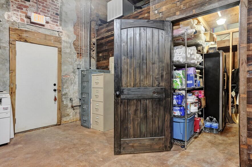 More Photos Of 101 Haning, Howe Storefront For Sale