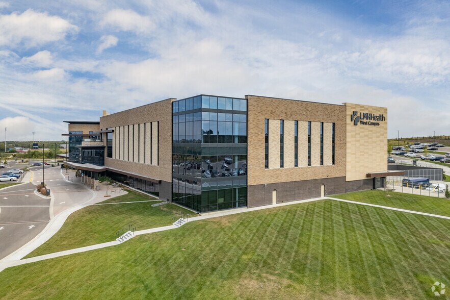 More Photos Of 6265 Rock Chalk Dr, Lawrence Medical For Lease