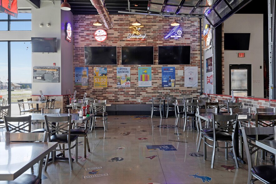 More Photos Of 7609 Hillside Rd, Amarillo Freestanding For Lease