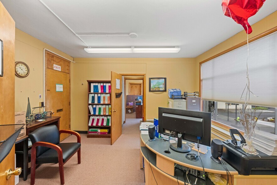 More Photos Of 340 Central Ave, Coos Bay Medical For Lease