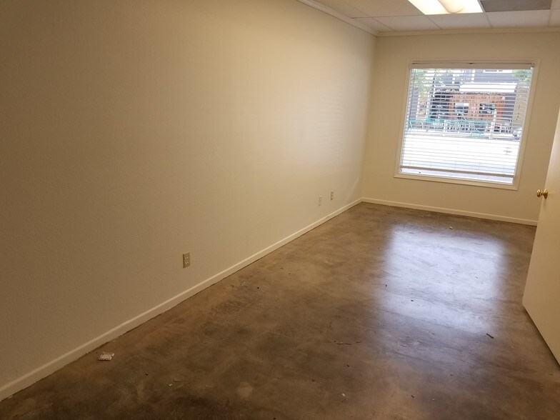 More Photos Of 1713 W Magnolia Blvd, Burbank Office For Lease