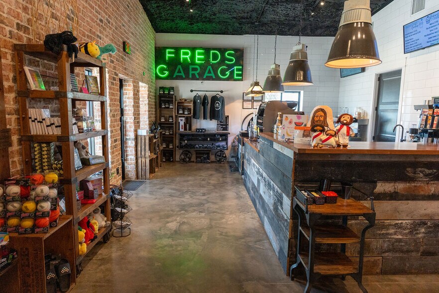 More Photos Of 609 Avenue H, Shallowater Auto Repair For Lease