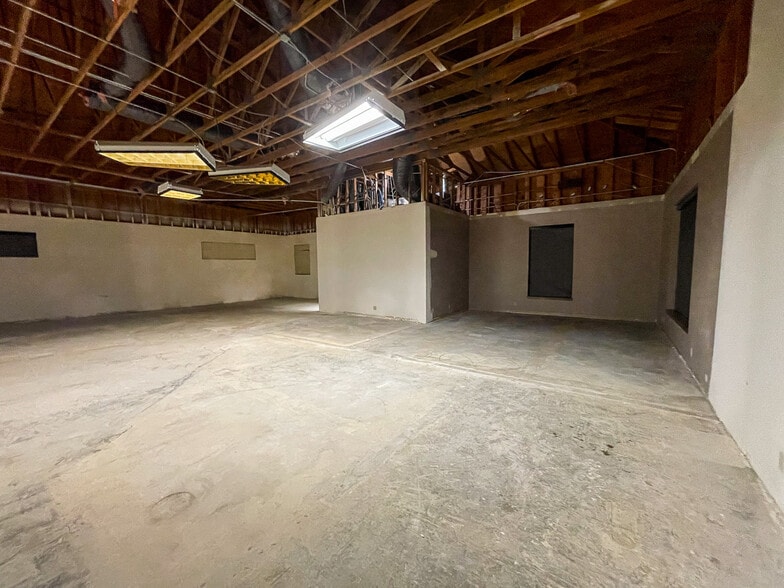 More Photos Of 998 Tharp Rd, Yuba City Bank For Lease