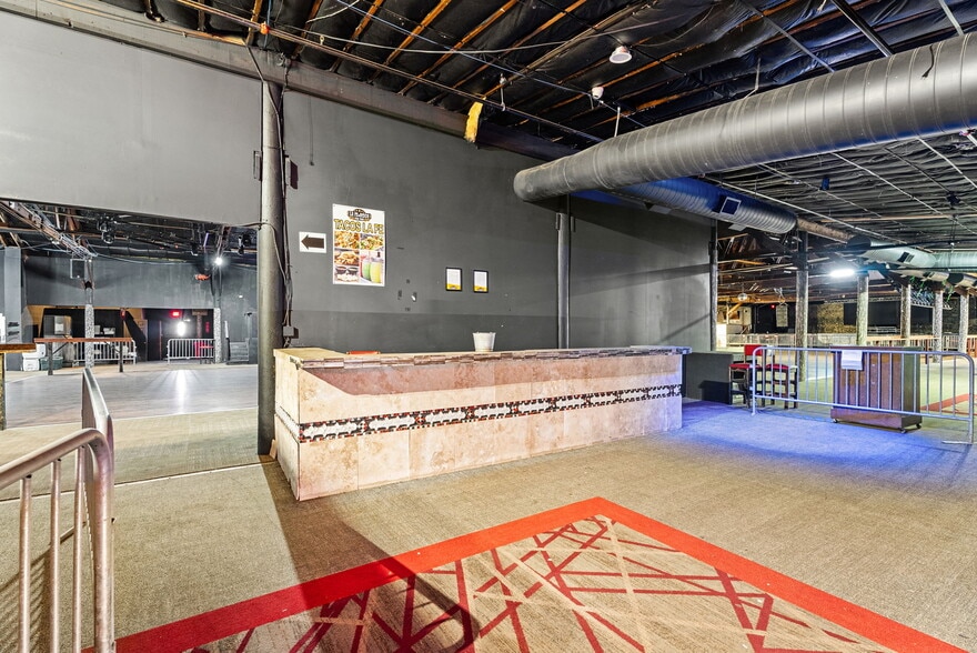 More Photos Of 13087 Hwy 271 N, Tyler Sports And Entertainment For Lease