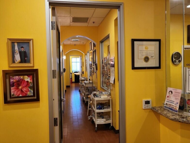 More Photos Of 9900 Stockdale Hwy, Bakersfield Medical For Sale