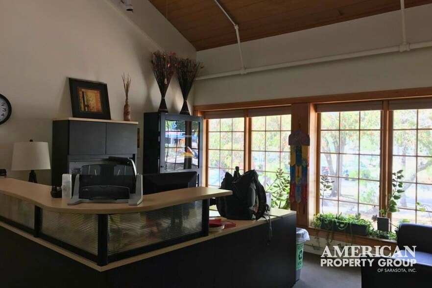 More Photos Of 3808 N Tamiami Trl, Sarasota Medical For Sale