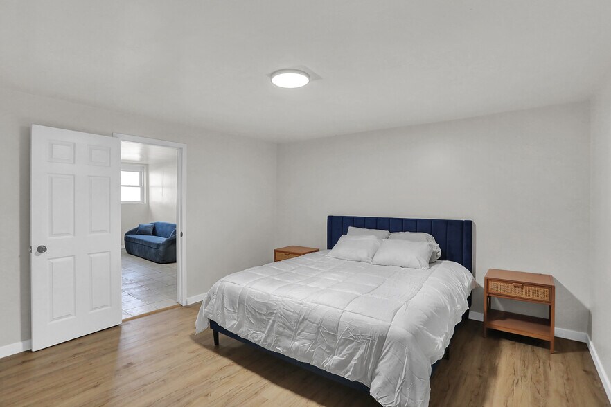 More Photos Of 1918 W Washington St, Indianapolis Apartments For Sale