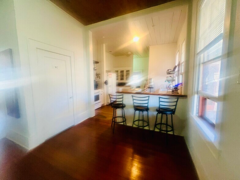 More Photos Of 403 Blanco Rd, San Antonio General Retail For Sale