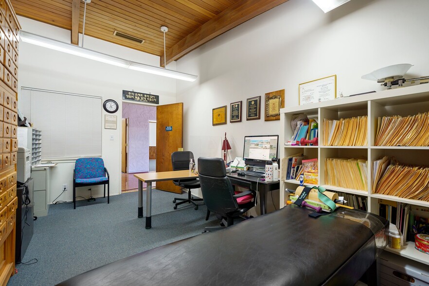 More Photos Of 608 S Harbor Blvd, Anaheim Office For Sale