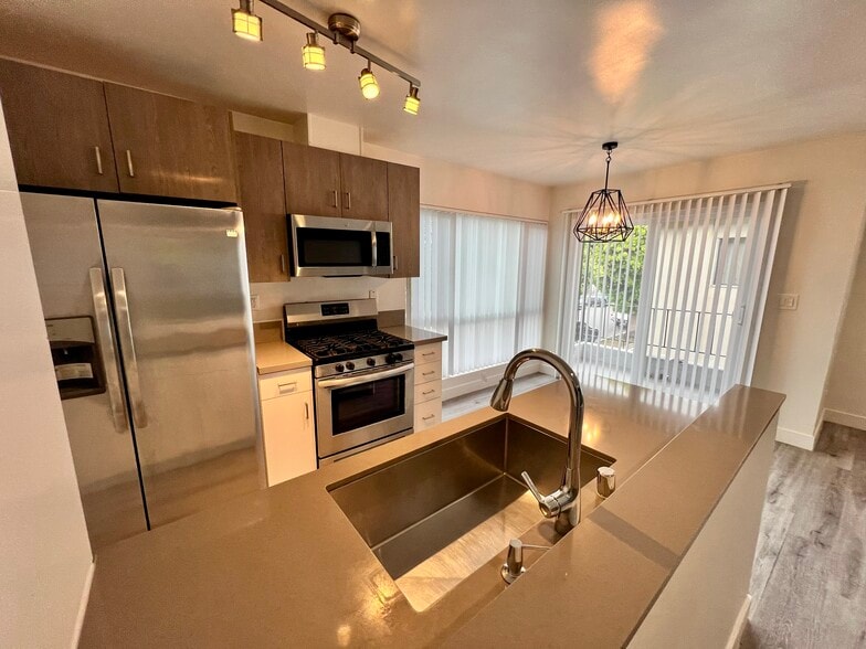 More Photos Of 720 N Market St, Inglewood Apartments For Sale