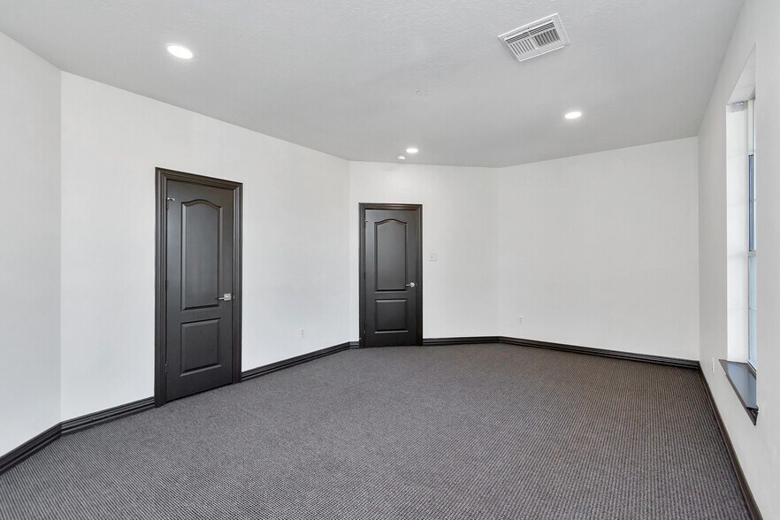 More Photos Of 8125 N Sam Houston Pky W, Houston Medical For Sale