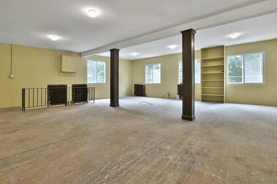 More Photos Of 68 Brook St, Croton On Hudson Showroom For Sale