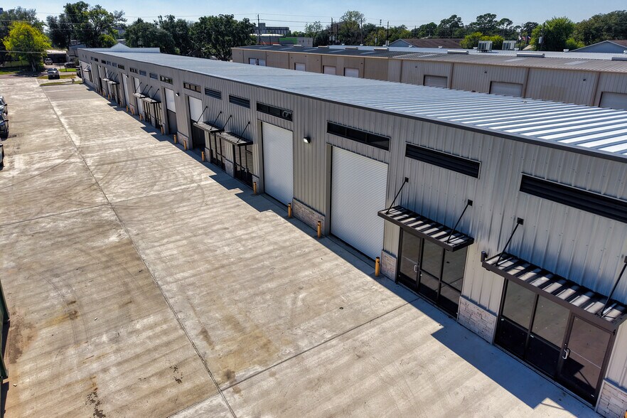 More Photos Of 5342 5th St, Katy Freestanding For Lease
