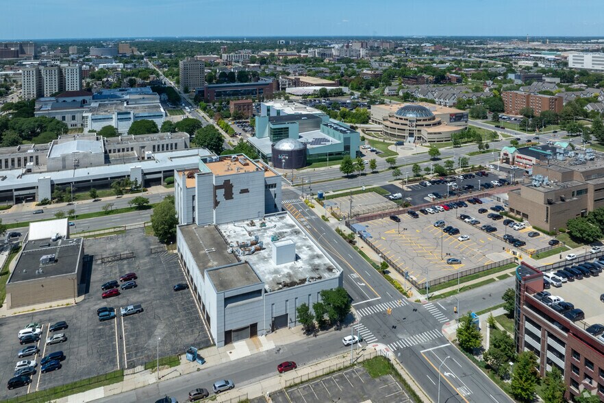 More Photos Of 110 E Warren Ave, Detroit Medical For Lease