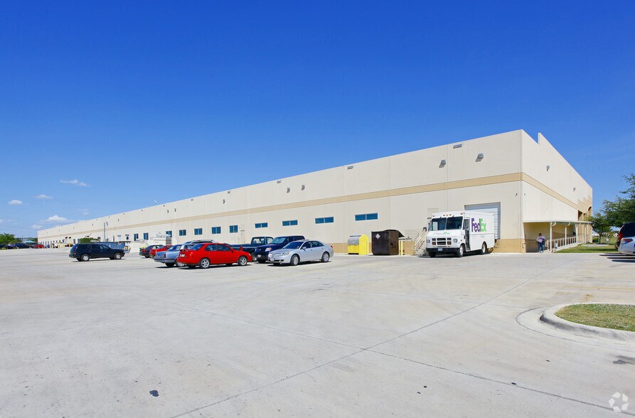 More Photos Of 11603 Crosswinds Way, San Antonio Flex For Lease