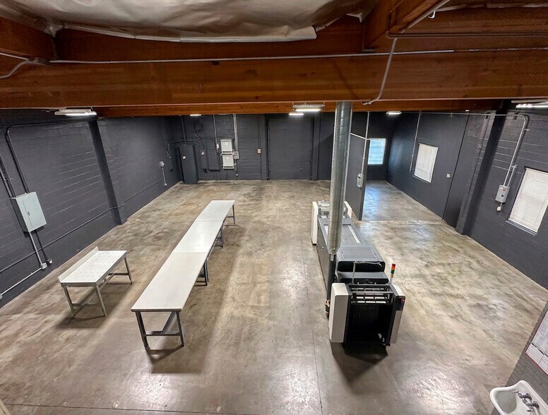 More Photos Of 2301 Empire Ave, Burbank Light Manufacturing For Lease