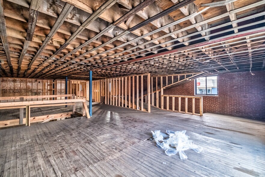 More Photos Of 177-179 N Main St, Russellville Storefront For Lease