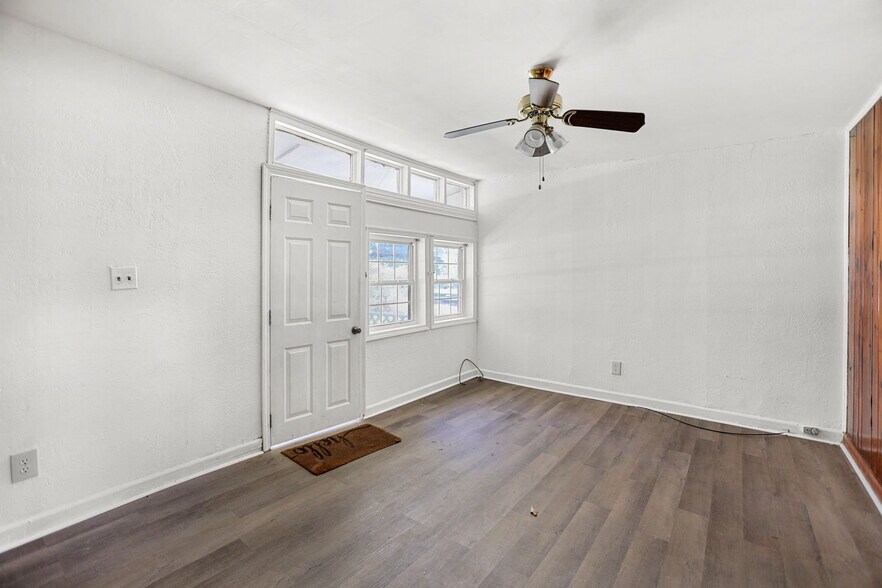 More Photos Of 138 Main St, Sharpsburg Flex For Sale