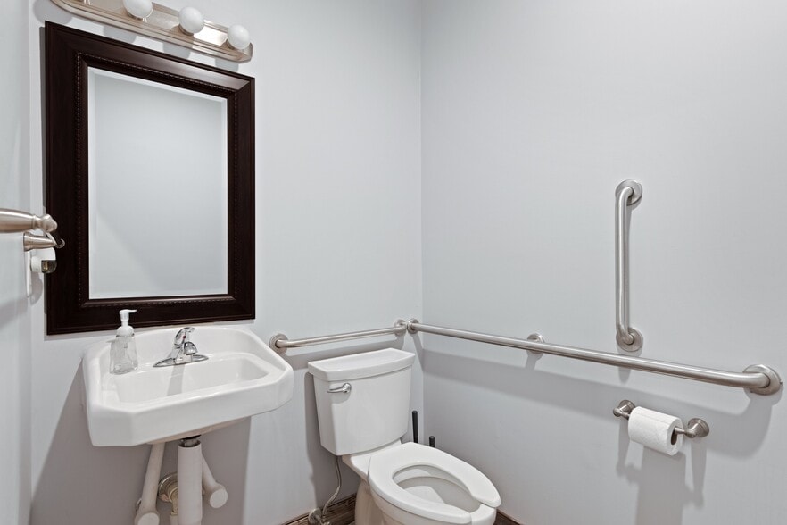 More Photos Of 106 Brady Ct, Cary Medical For Sale