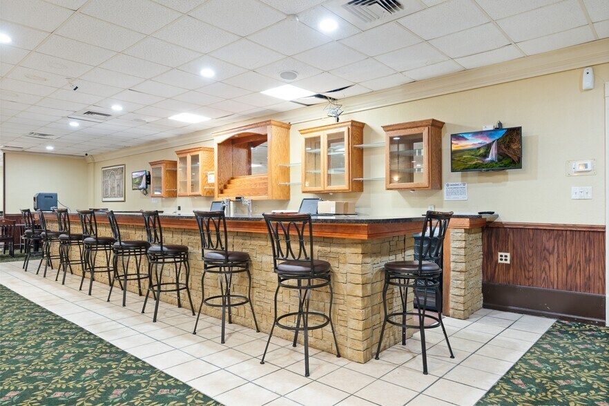 More Photos Of 1530 Cleveland Rd, Sandusky Hotel For Sale