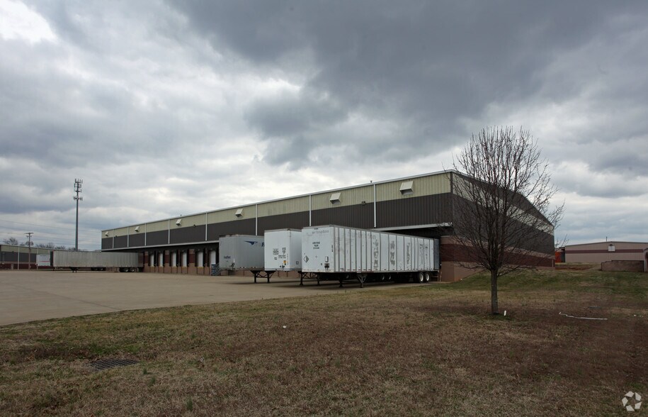 More Photos Of 126 Davis St, Portland Distribution For Lease