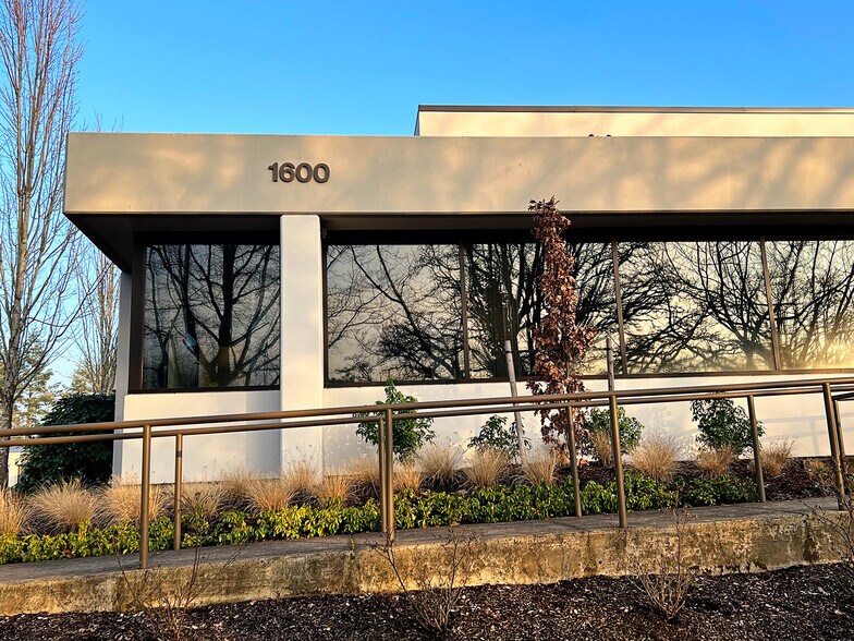 More Photos Of 1800 NW 167th Pl, Beaverton Unknown For Lease