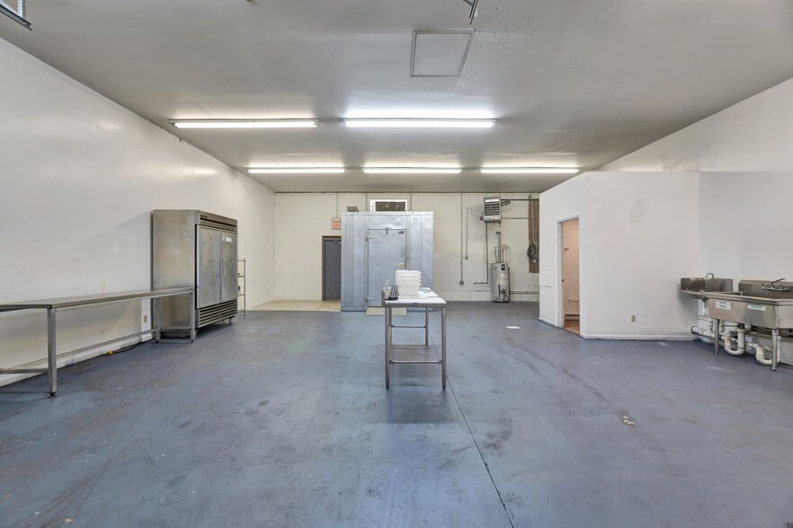 More Photos Of 62 Southgate Blvd, New Castle Warehouse For Lease