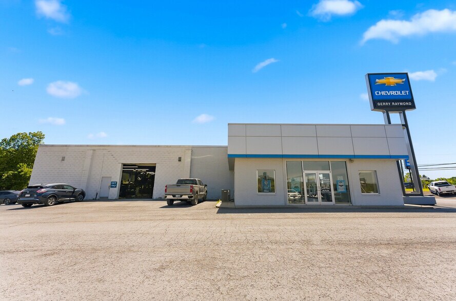 More Photos Of 1229 Country Club Rd, Fairmont Auto Dealership For Sale
