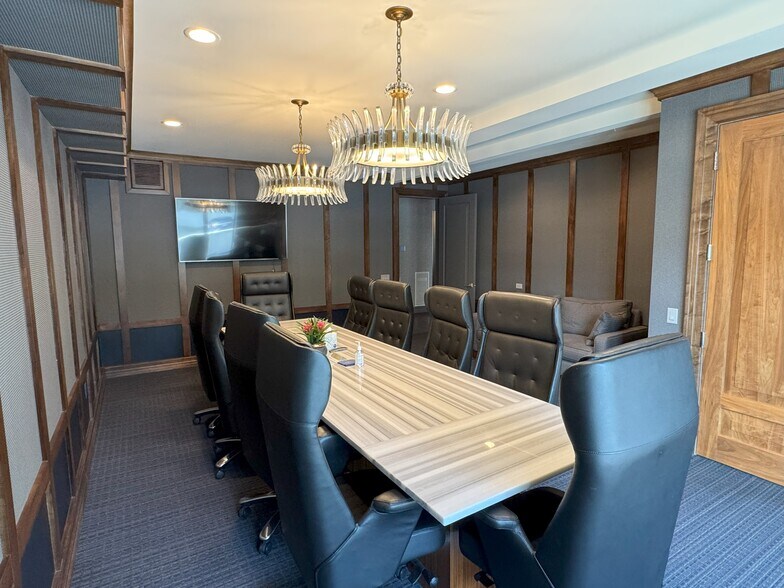 More Photos Of 2011 W Cleveland St, Tampa Loft Creative Space For Sale