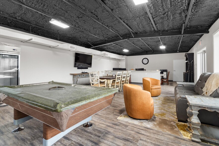 More Photos Of 3144 Texas Ave, Bridge City Warehouse For Lease