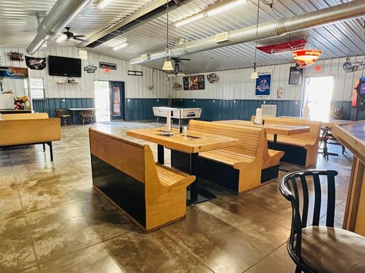 More Photos Of 131 S Thorp St, Marion Sports And Entertainment For Sale