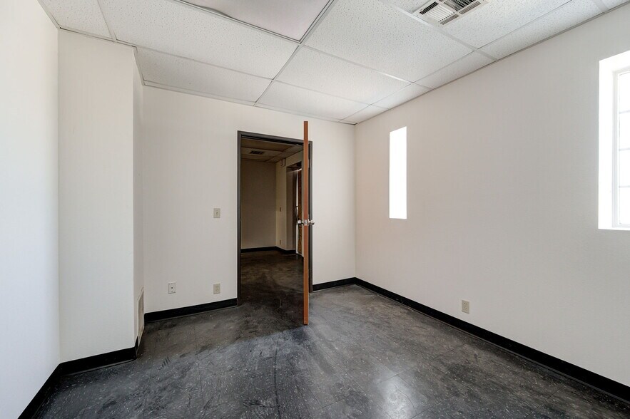 More Photos Of 412 Glade Ave, Oklahoma City Manufacturing For Lease
