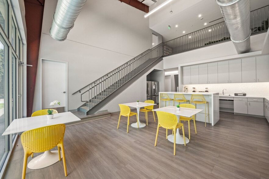 More Photos Of 8816 Cullen Ln, Austin Warehouse For Sale
