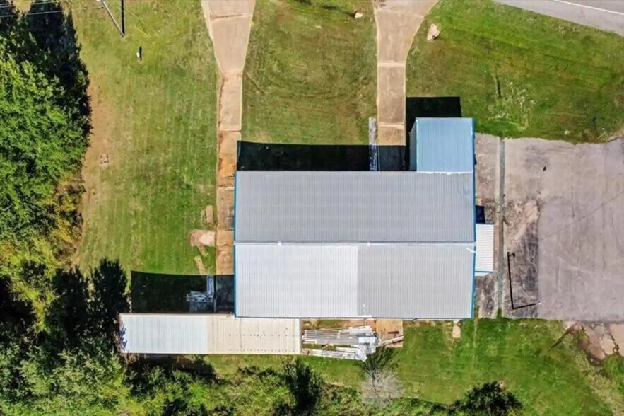 More Photos Of 401 I-30, Winfield Warehouse For Sale