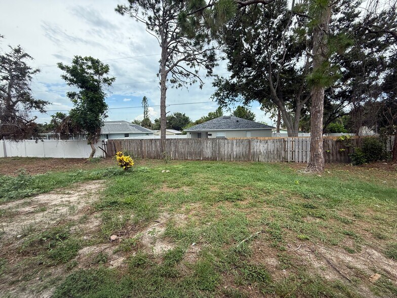 More Photos Of 855 Jamaica Rd, Venice Apartments For Sale