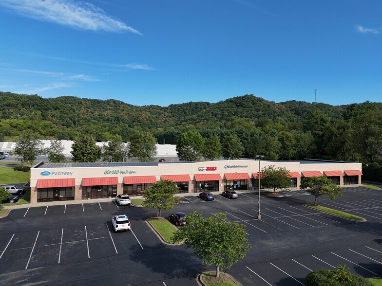 More Photos Of 2124 Volunteer Pky, Bristol General Retail For Lease