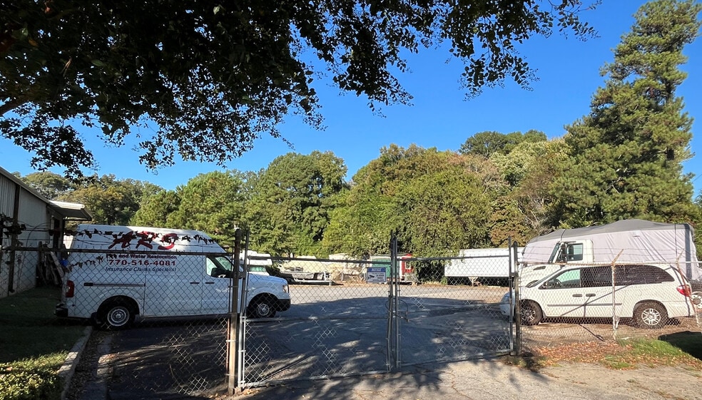 More Photos Of 960 Shallowford Rd NE, Kennesaw Service For Lease