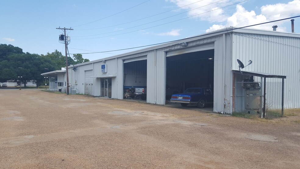 More Photos Of 1106 S Palestine St, Athens Auto Dealership For Lease