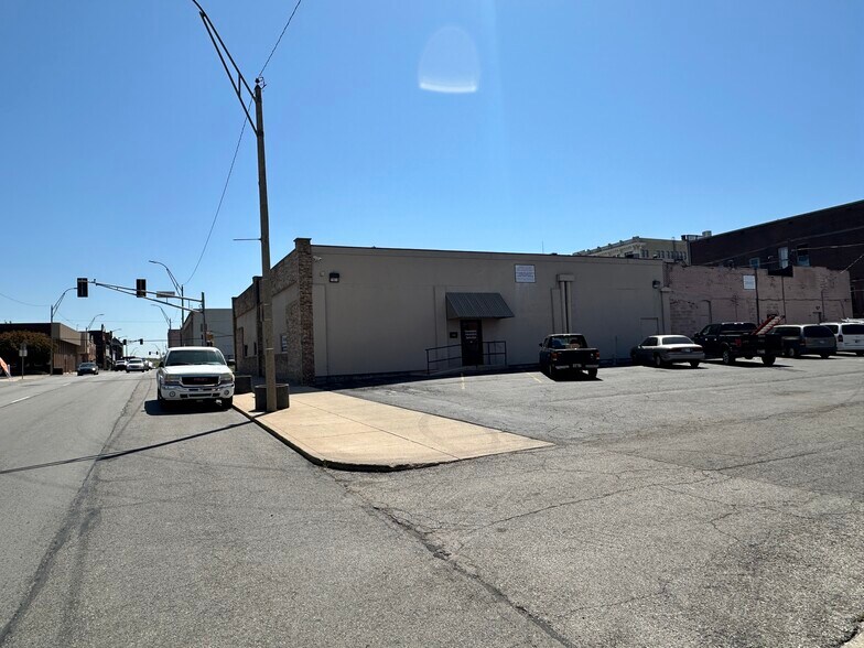 More Photos Of 201 W 3rd St, Marion General Retail For Sale