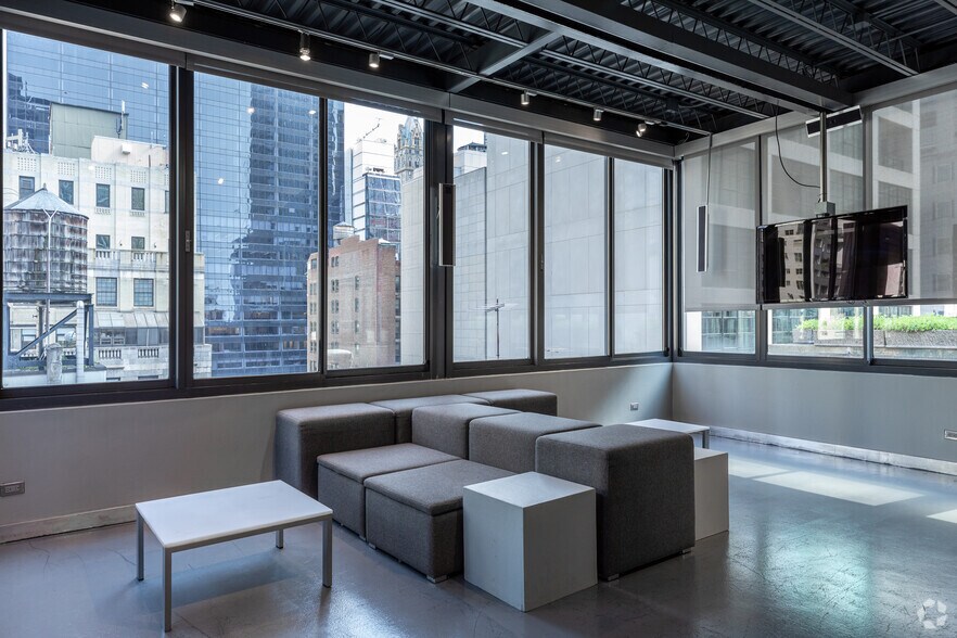 More Photos Of 33 W 55th St, New York Hotel For Lease