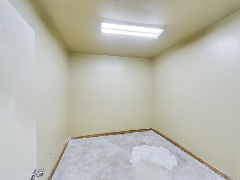 More Photos Of 3201 Guernsey St, Bellaire Office For Sale