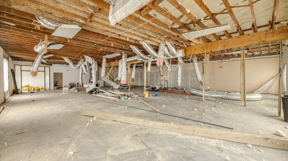 More Photos Of 6780 Caroline St, Milton General Retail For Lease
