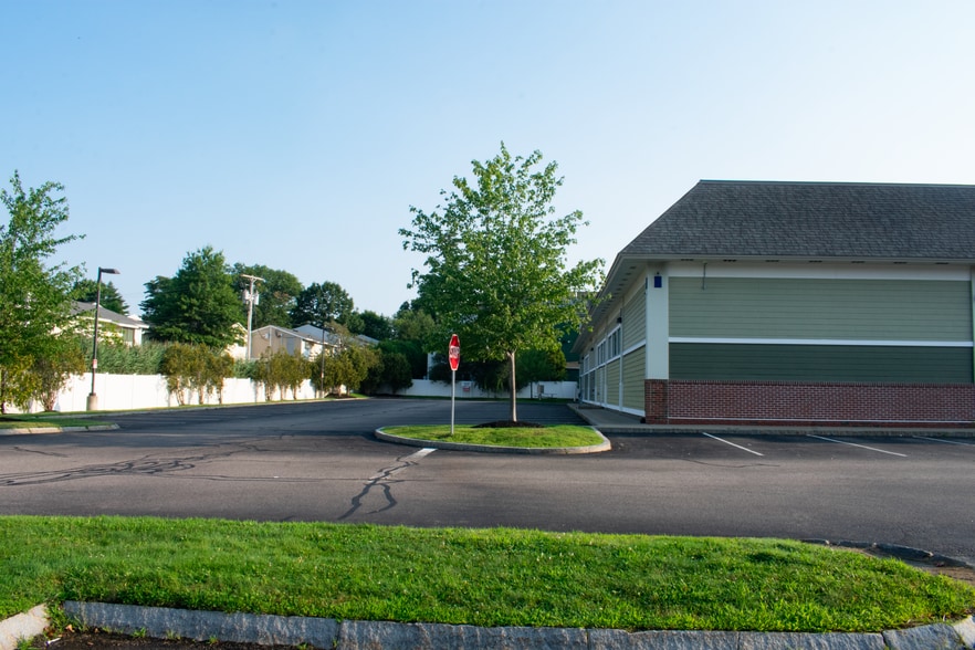 More Photos Of 720 Lafayette Rd, Portsmouth Freestanding For Sale