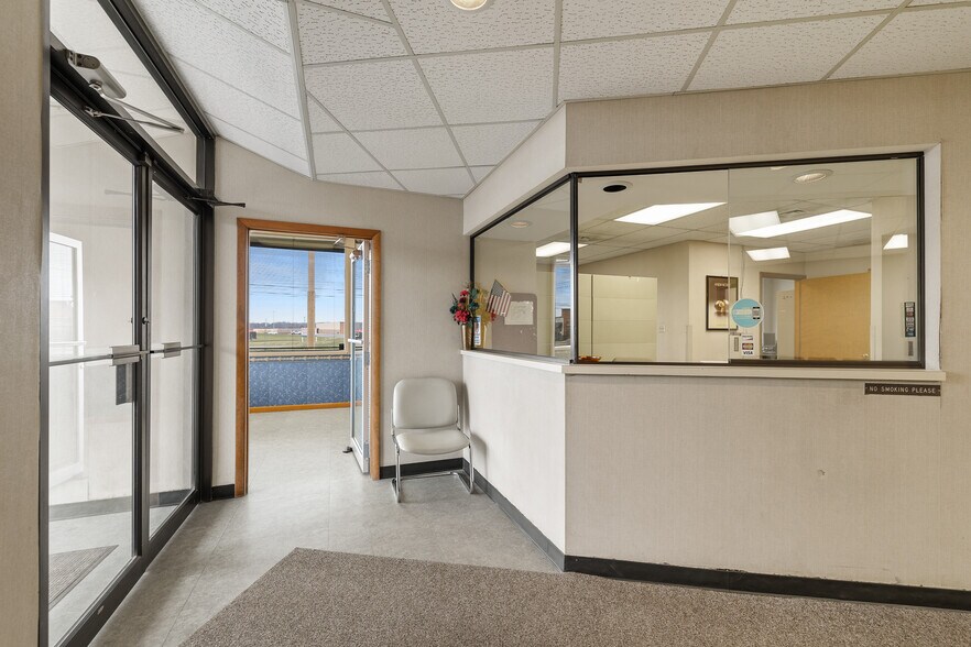 More Photos Of 2050 W Fourth St, Mansfield Medical For Lease