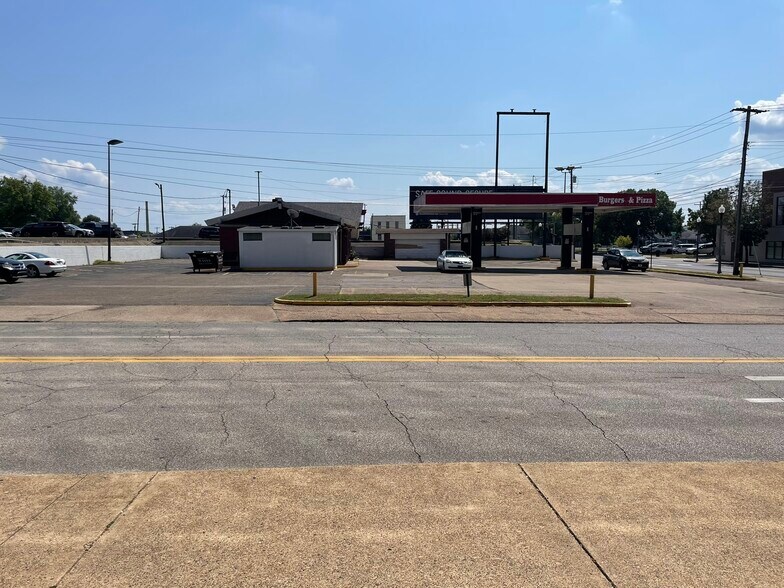 More Photos Of 500 Avery St, Parkersburg Service Station For Sale